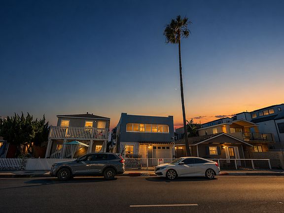 Charming neighborhood views at dusk along the peninsula