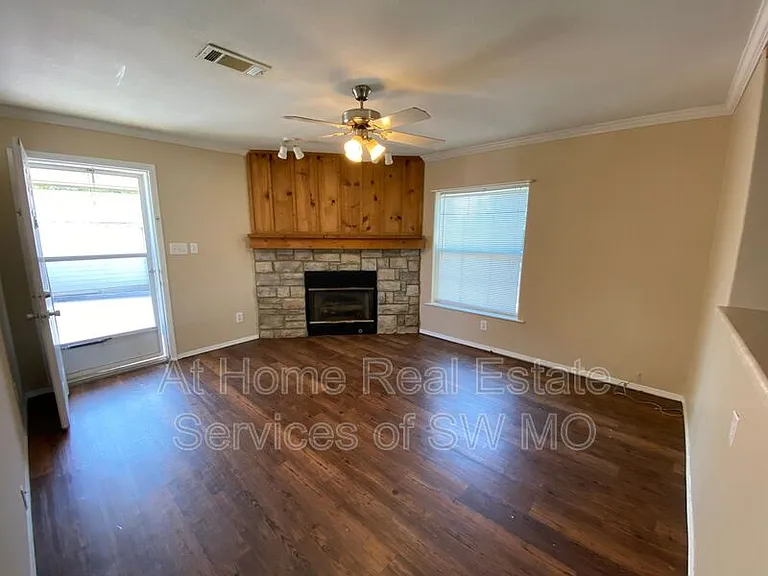 501 W Warren Ave #A — Photo 2