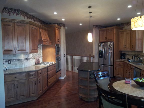 2nd image of 118 Cypress Dr