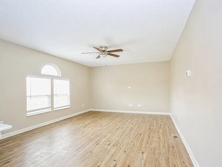 6322 Bellinger Dr — Photo 10