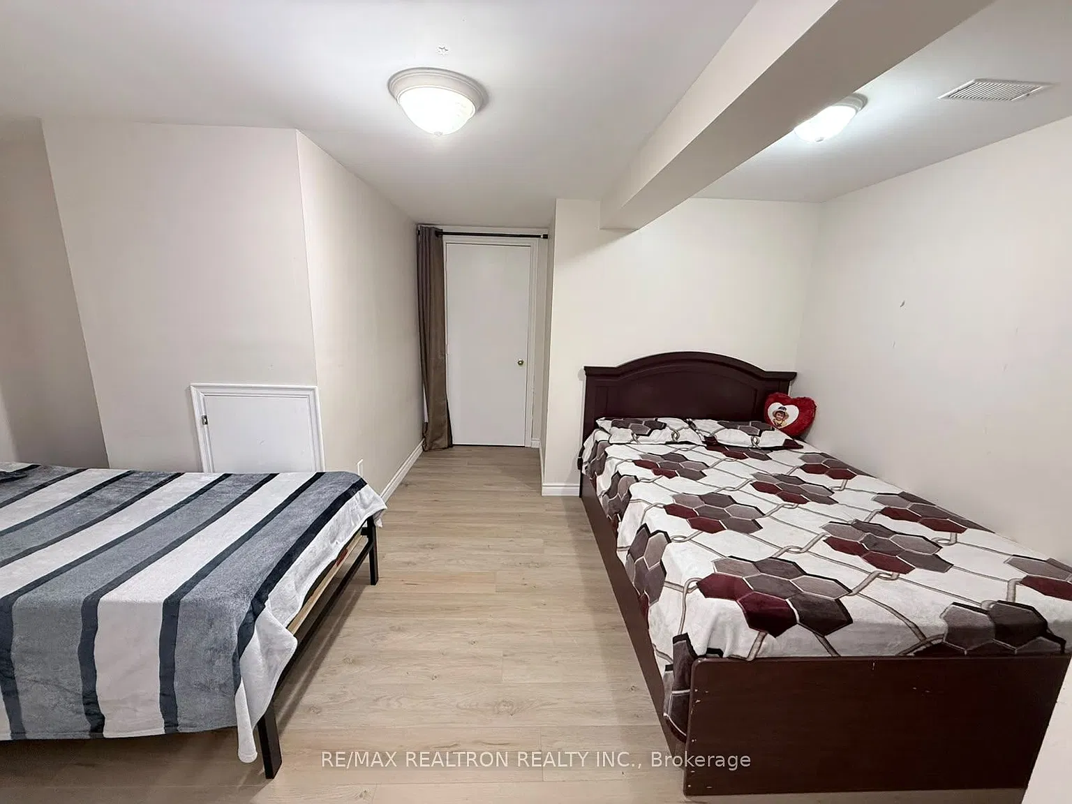 5 bed, $1,850 — Photo 4