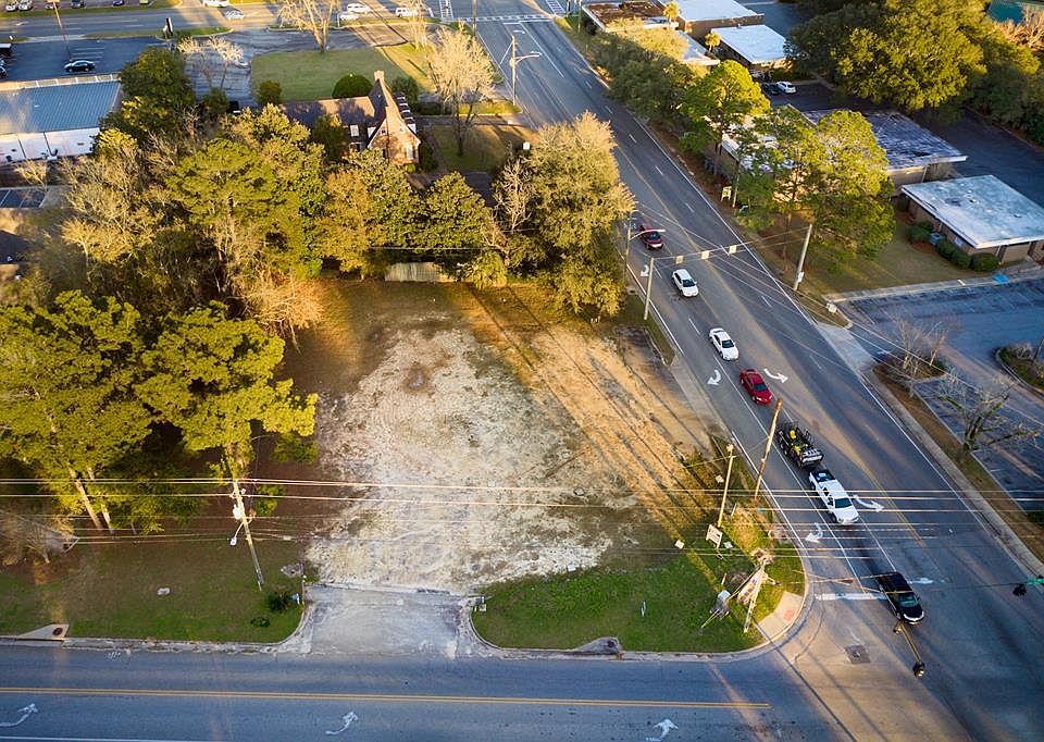 1st image of 2801 N Oak St