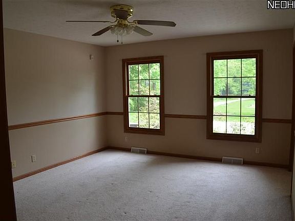 5th image of 10870 Crestwood Dr