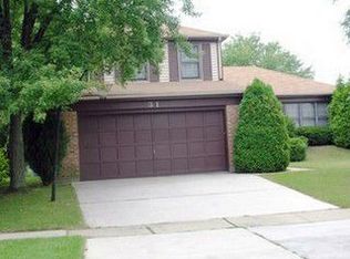 31 E Fox Hill Dr, Buffalo Grove, IL