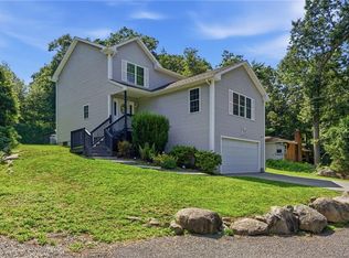 106 1/2 Bishop Hill Rd, Johnston, RI 02919