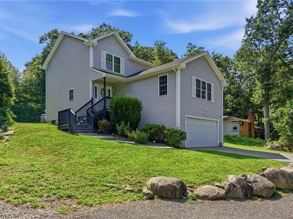 106 1/2 Bishop Hill Rd, Johnston, RI 02919
