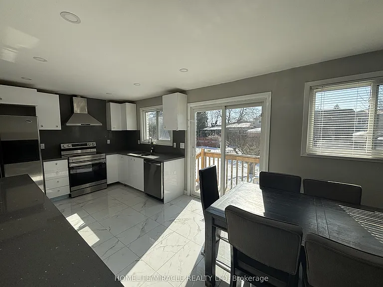 219 McMurchy Ave S #MAIN — Photo 12
