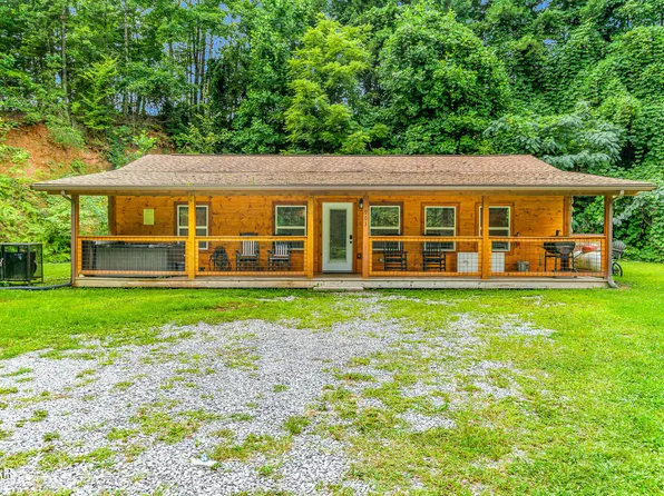 903 Johns Branch Rd, Gatlinburg, TN 37738