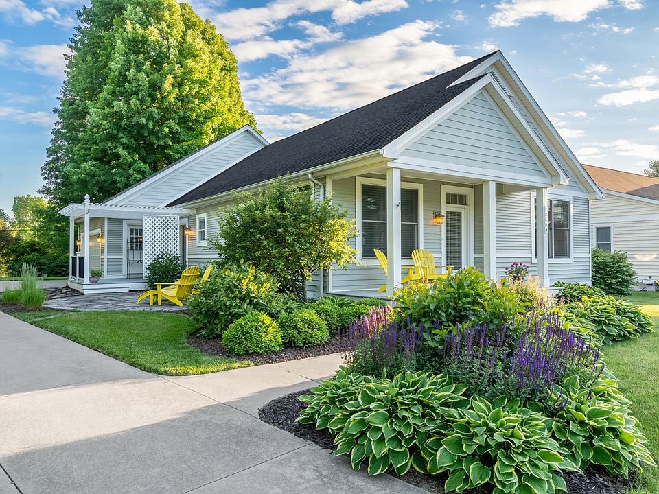 1st image of 72805 Faye Ct