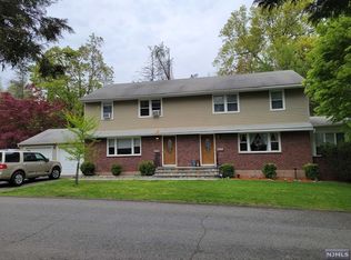 35 Harvey St, Closter, NJ 07624