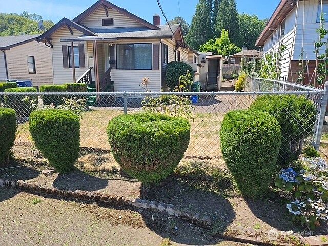 2nd image of 5517 33rd Avenue S