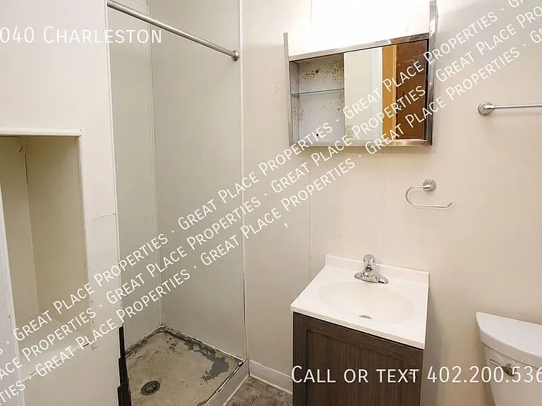 1040 Charleston St — Photo 10