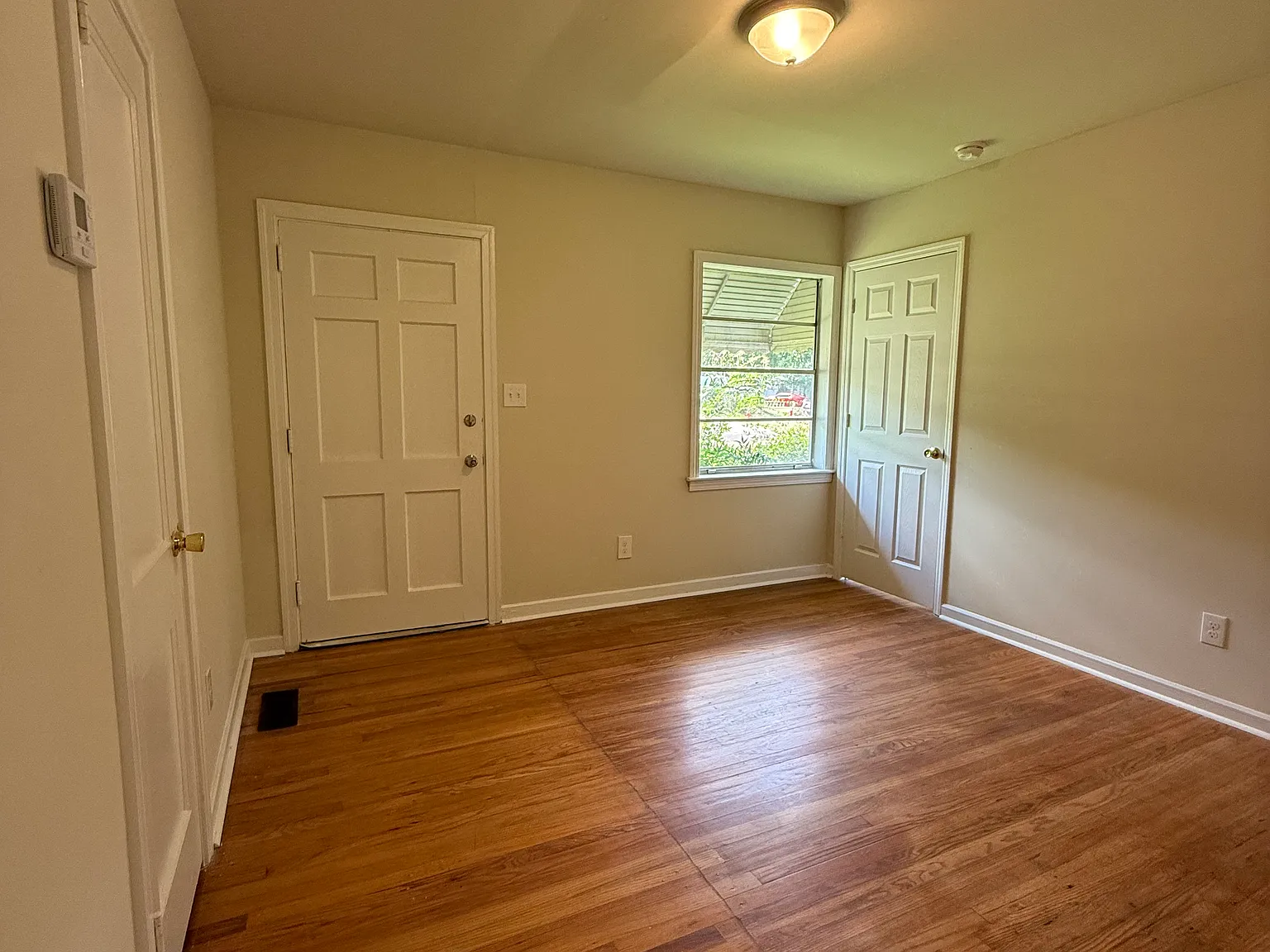 3 bed, 1066 sqft, $1,200 — Photo 2
