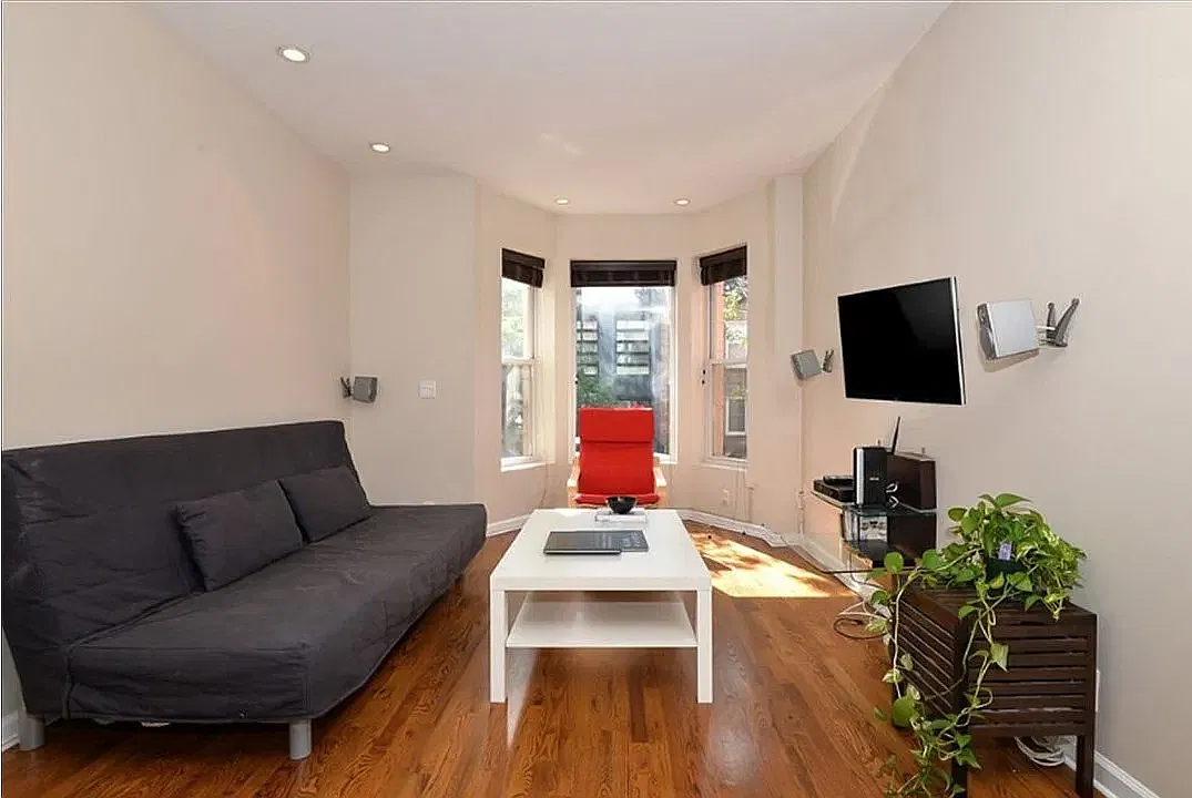 111 Bloomfield Street — Photo 2
