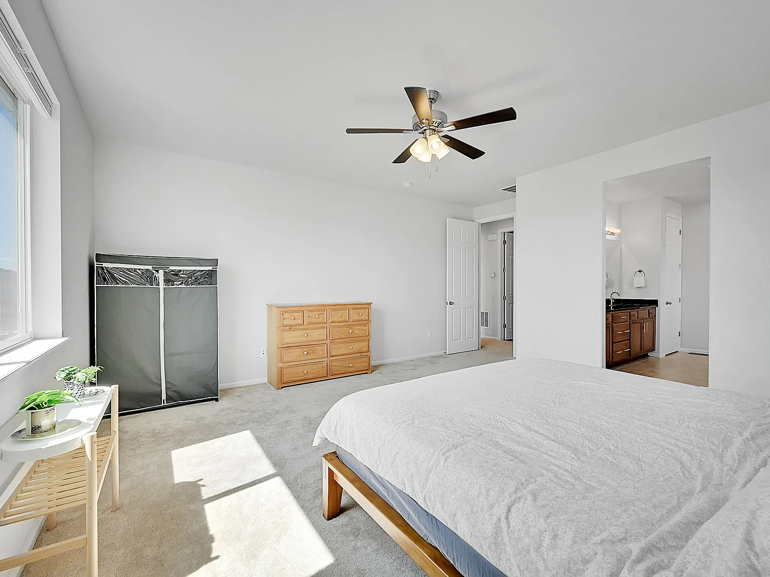 5 bed, 3844 sqft, $4,000 — Photo 4