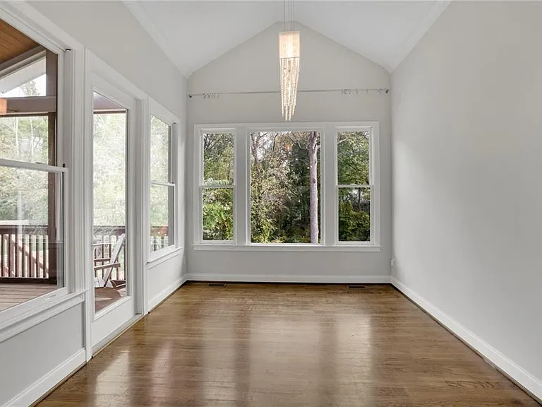 3245 Lynwood Dr — Photo 9