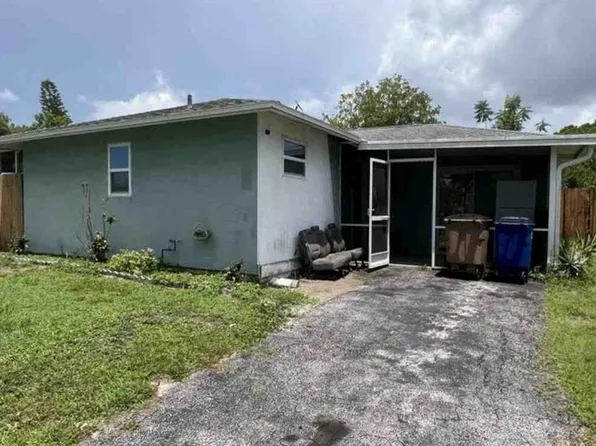 28 Burrstone Ave, Lehigh Acres, FL 33936