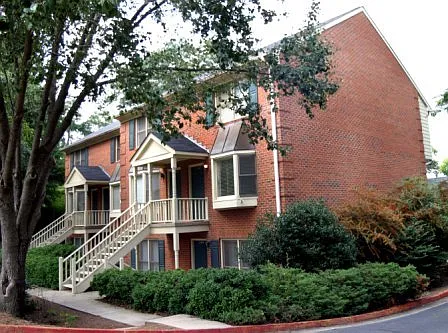 Building Photo - 1515 S Lumpkin St #209