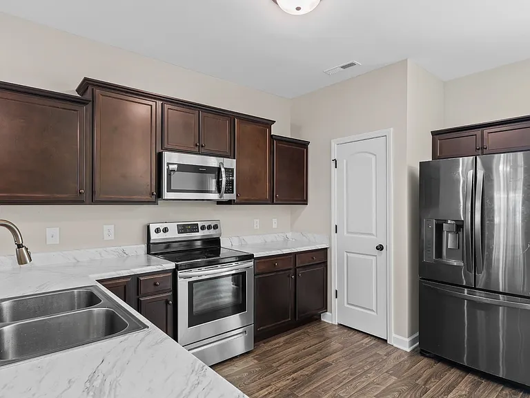 204 Alexa Pl — Photo 9