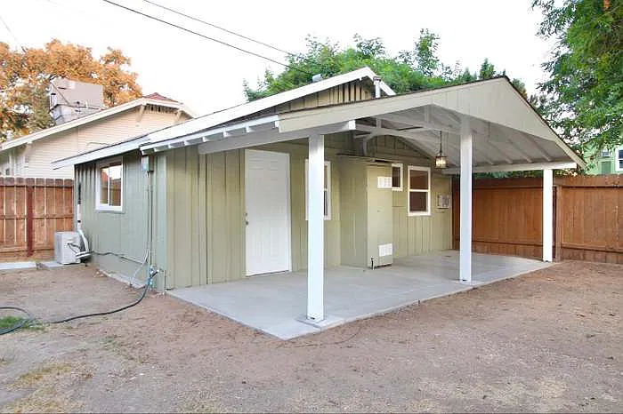 1346 N Safford Ave — Photo 1