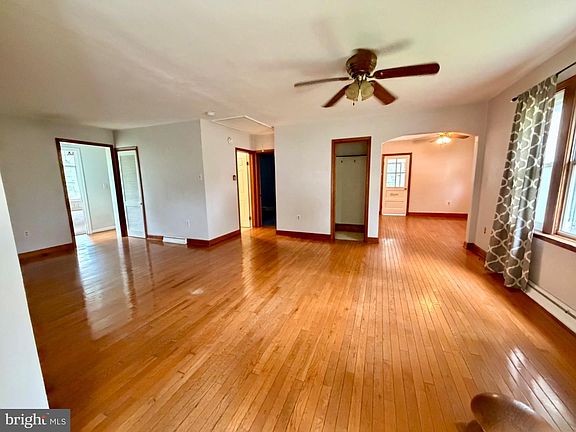 5th image of 8390 Oak Dr