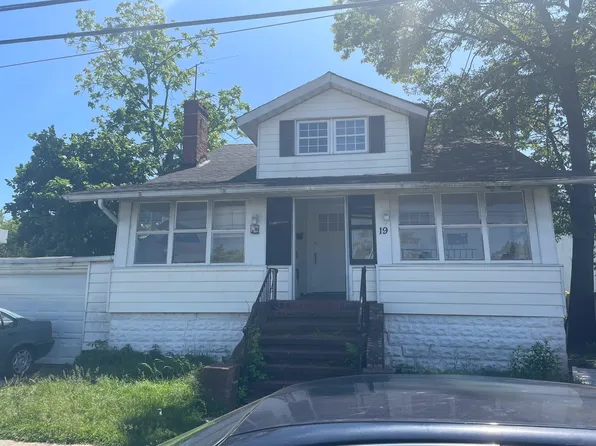 19 Edna Ct, Baldwin, NY 11510