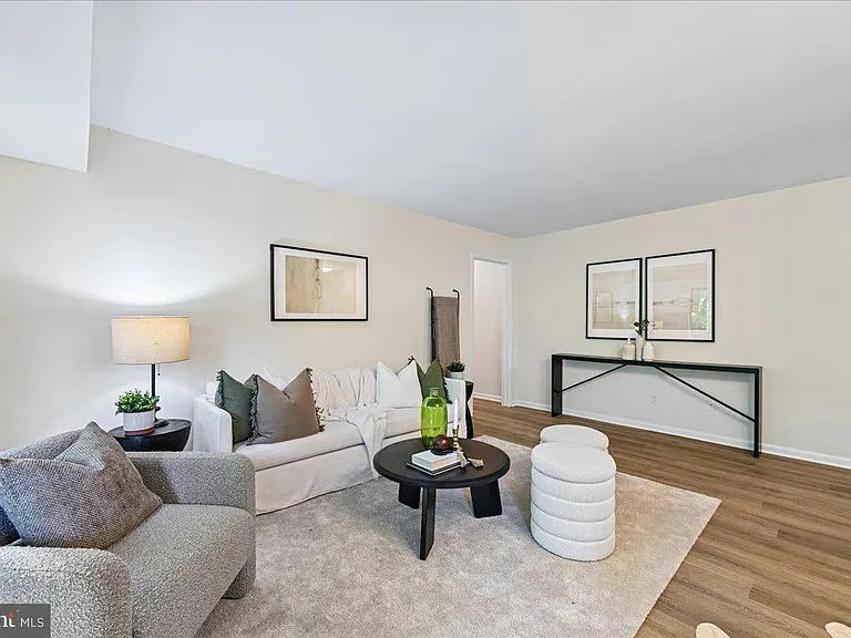 10648 Montrose Ave #M-103 — Photo 6