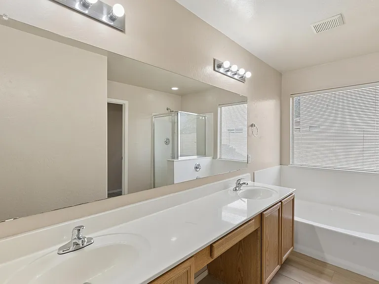 1576 E Gabrilla Dr — Photo 7