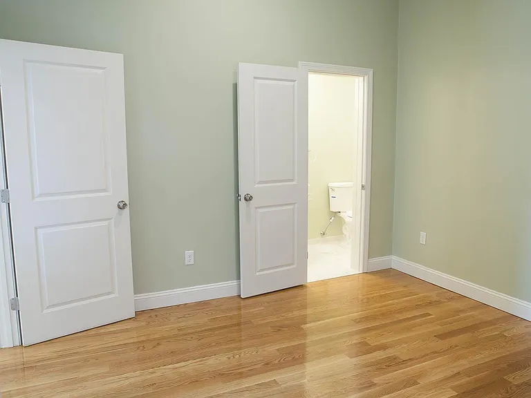 409 Dudley St #5L — Photo 10