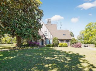 511 Cambridge Ave E, Greenwood, SC 29646