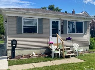 16841 Stephens Dr, Eastpointe, MI 48021