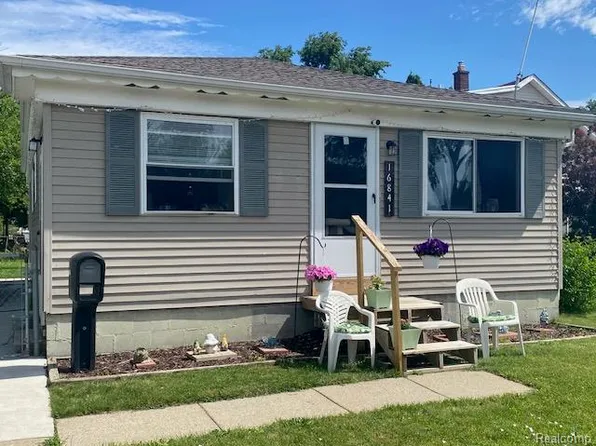 16841 Stephens Dr, Eastpointe, MI 48021