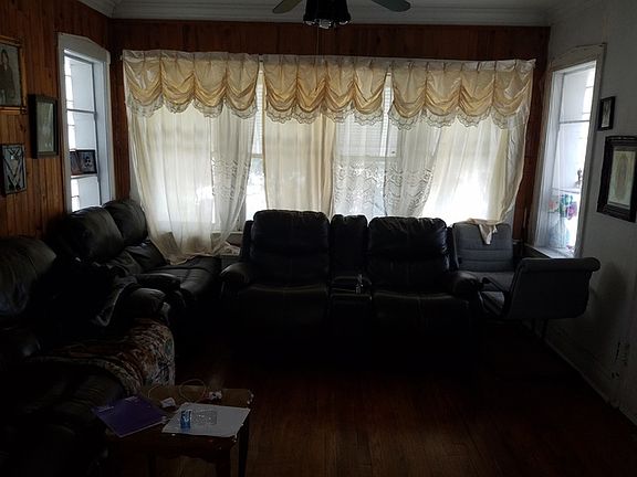 3rd image of 2103 S 59th Ct