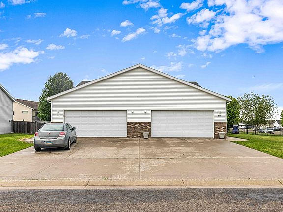 3rd image of 816 Woodbridge Cir