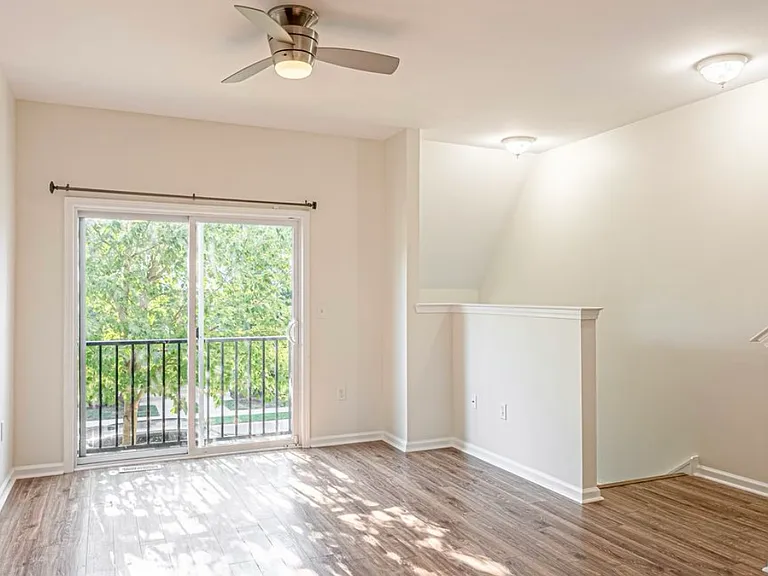 48 S Poplar St — Photo 3