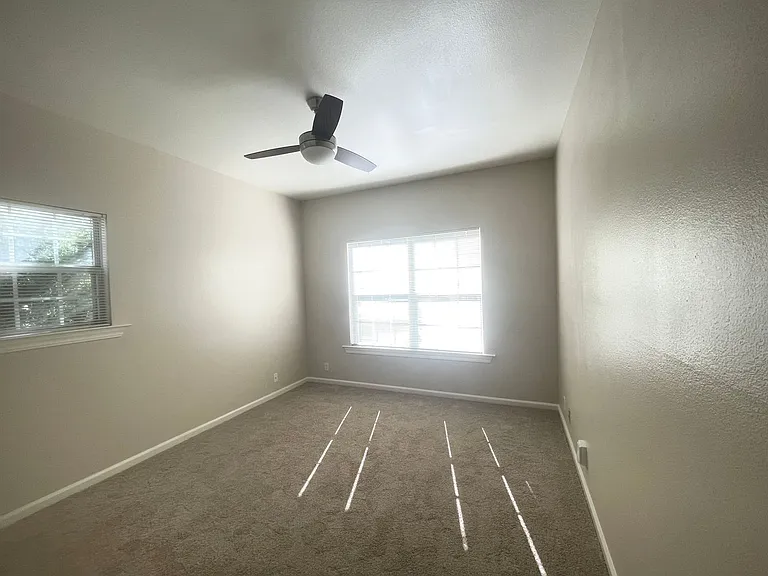 2 Bedroom, 2 Bathroom Townhouse with Attached Garage and Washer/Dryer Hookups! — Photo 24