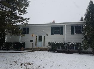 3319 Green Dale Dr, Rockford, IL 61109