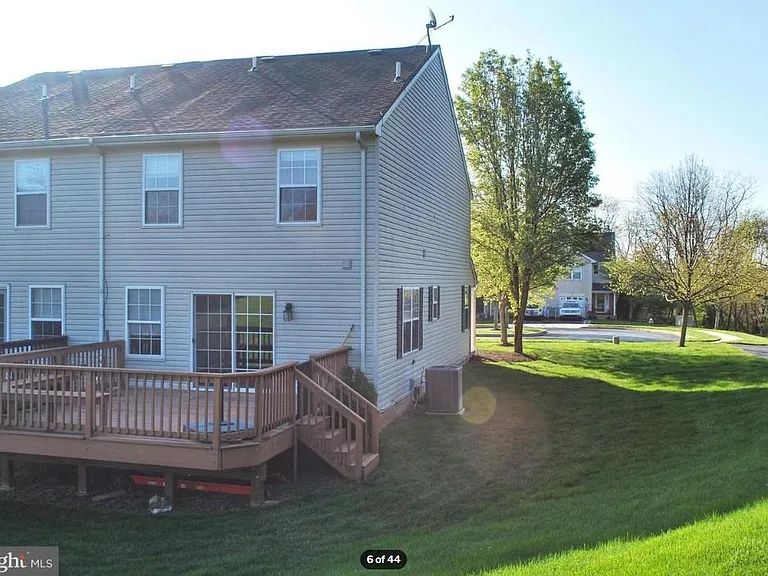 126 Fairway Dr — Photo 32