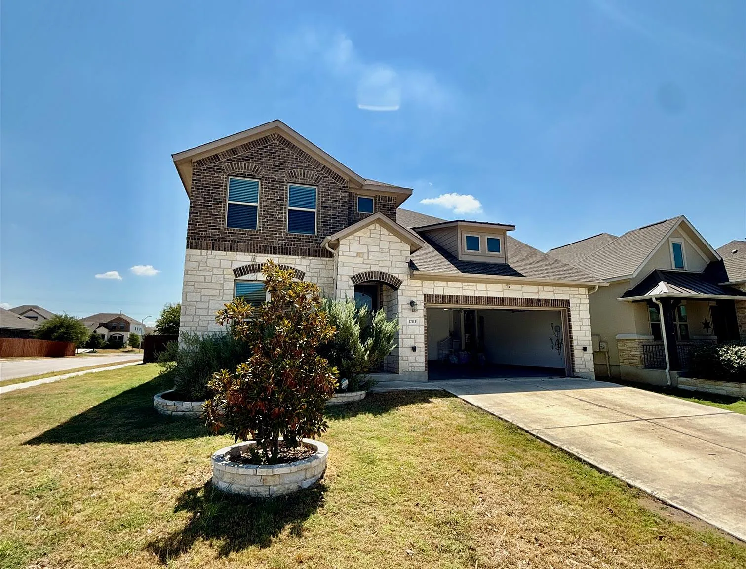 4 bed, 2.5 bath, 3200 sqft, $2,800 — Photo 2