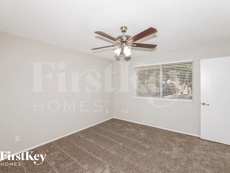 7646 N 37th Ave — Photo 14