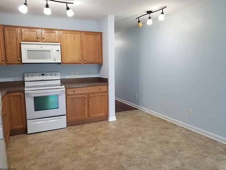 136 Barrington Ct — Photo 10
