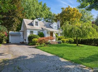 11 Day Ave, Tenafly, NJ 07670