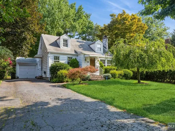 11 Day Ave, Tenafly, NJ 07670