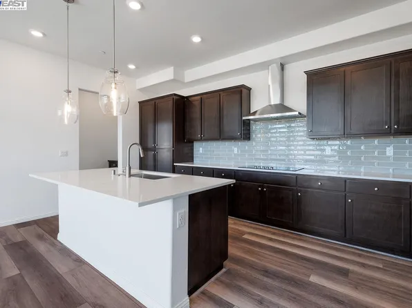210 Waters Park Cir #201, San Mateo, CA 94403