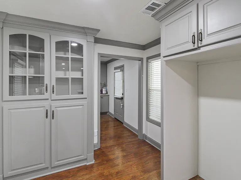 215 E Boyd St — Photo 3