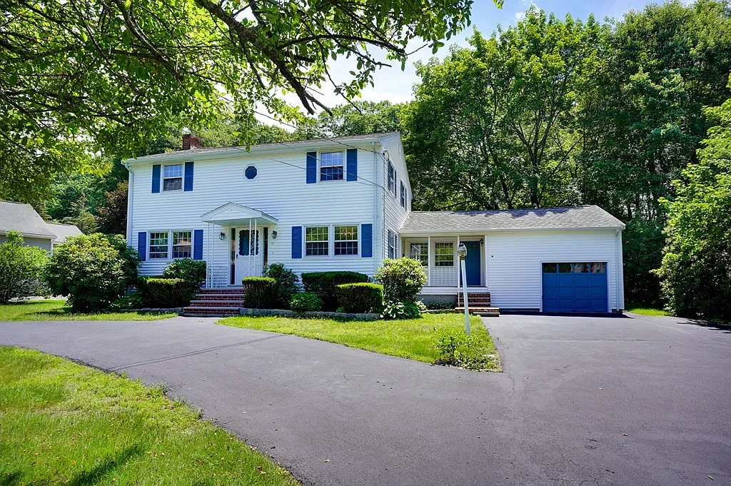 4 bed, 2.5 bath, 1832 sqft, $5,000 — Photo 1