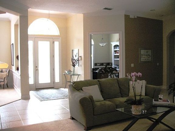 2nd image of 513 E Primrose Pl