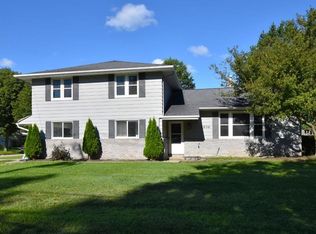 1936 Brainard Rd, Lyndhurst, OH 44124