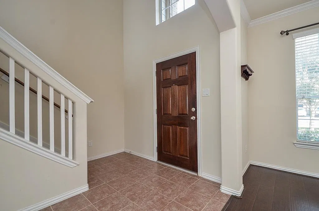 4 bed, 2.5 bath, 2458 sqft, $2,250 — Photo 2