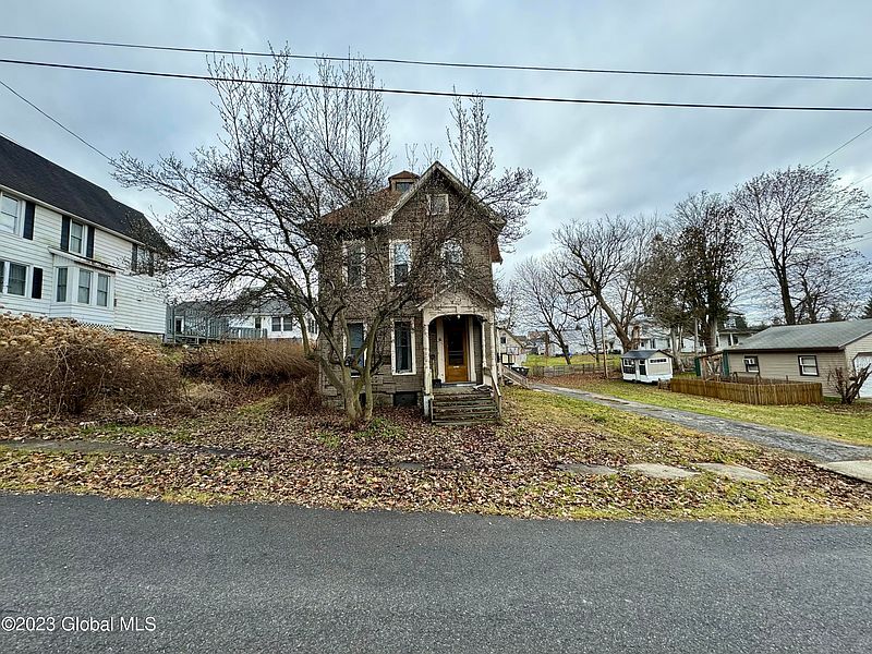 3rd image of 16 Upper Mohawk Street